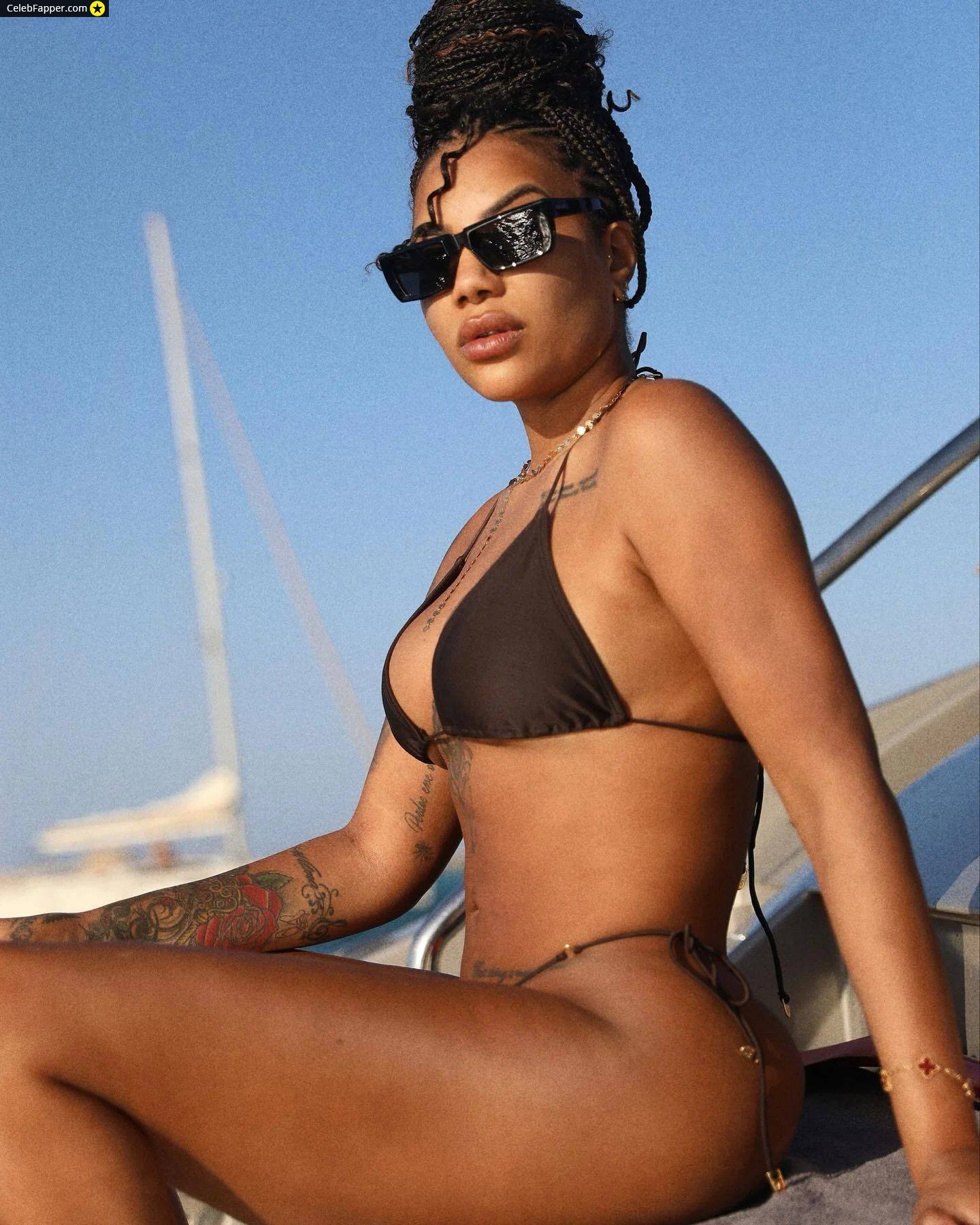 ludmilla fap butt ass bunda bikini